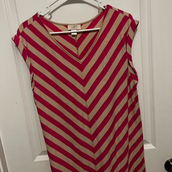 Loft dress in Pink Gently used- Pink- Large - Picture 3 of 10
